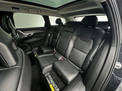 VOLVO V90 Cross Country D5 ALLRAD / 1.HD /235PS /B&W VOLVO V90 Cross Country D5 ALLRAD / 1.HD /235PS /B&W