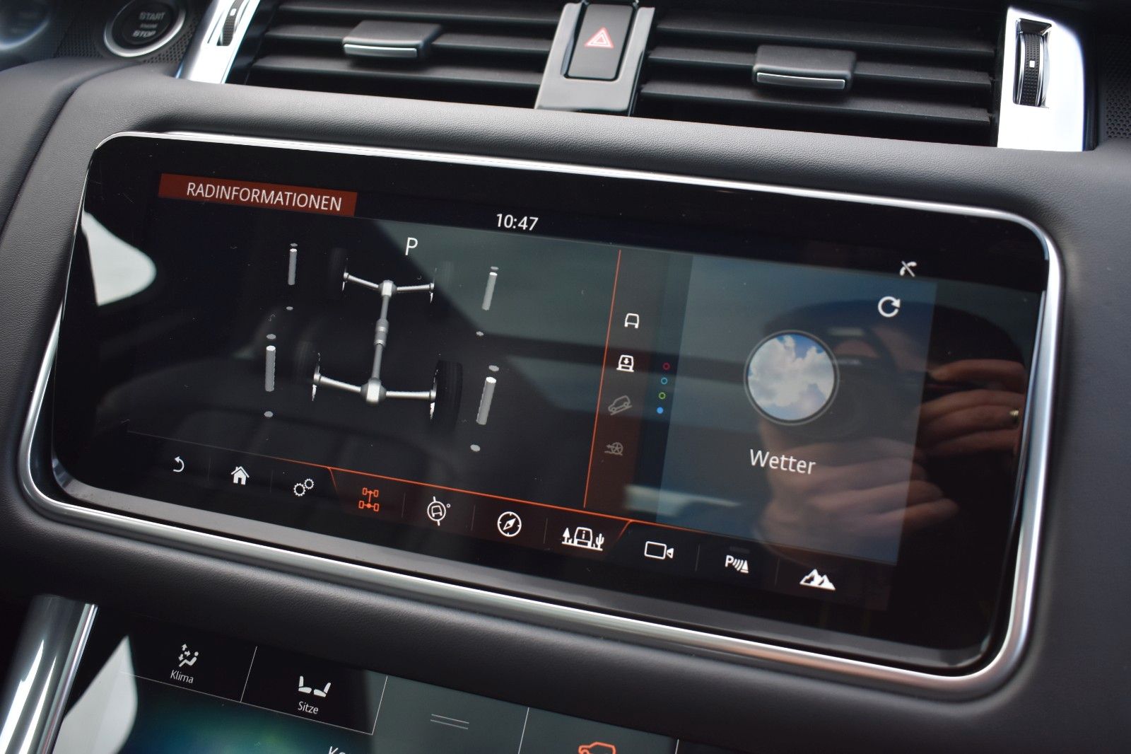 Fahrzeugabbildung Land Rover Range Rover Sport HSE P400 Dynamic Stealt Black