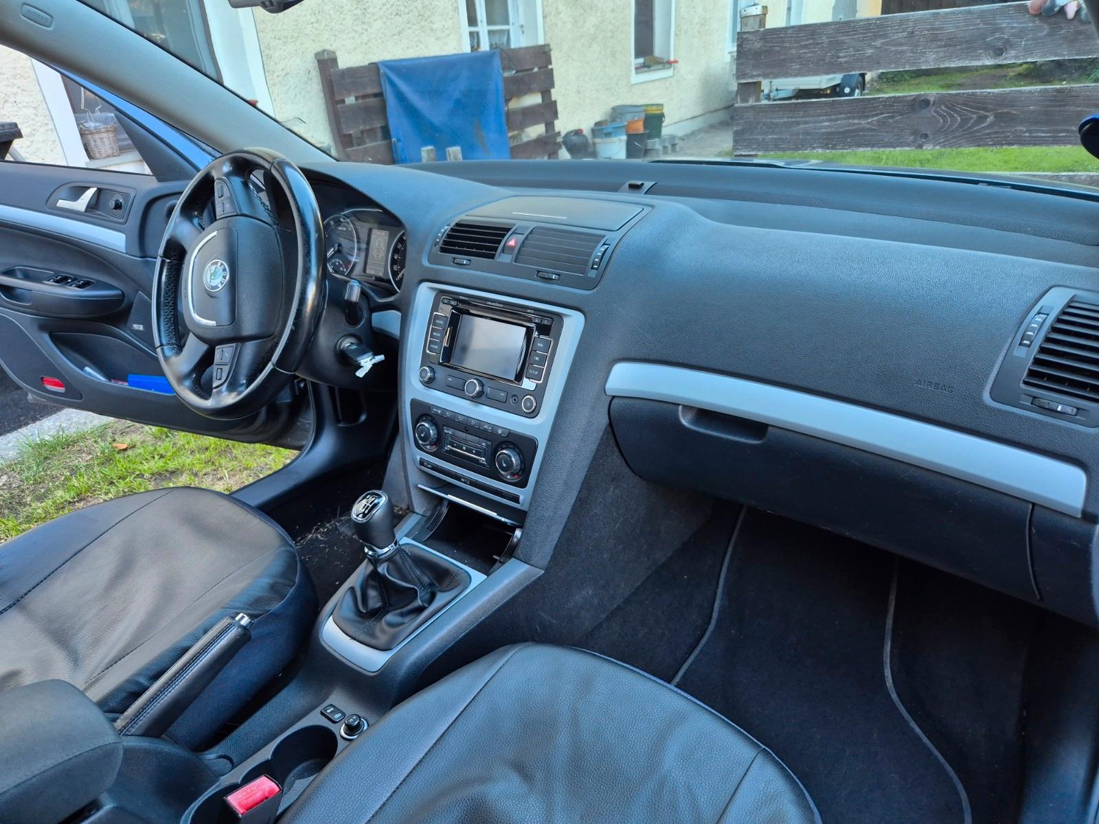 Skoda Octavia 2011 — photo 13