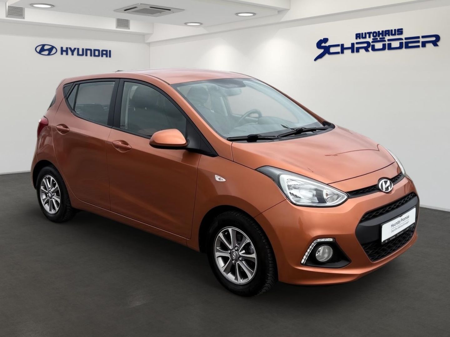 Fahrzeugabbildung Hyundai i10 1.0 FIFA WORLD CUP ALLWETTER+KLIMA+SHZ