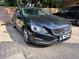 Volvo V60 Kombi Business Edition2.0D AUTOMATIK 1.HAND - Volvo Gebrauchtwagen in Neumünster