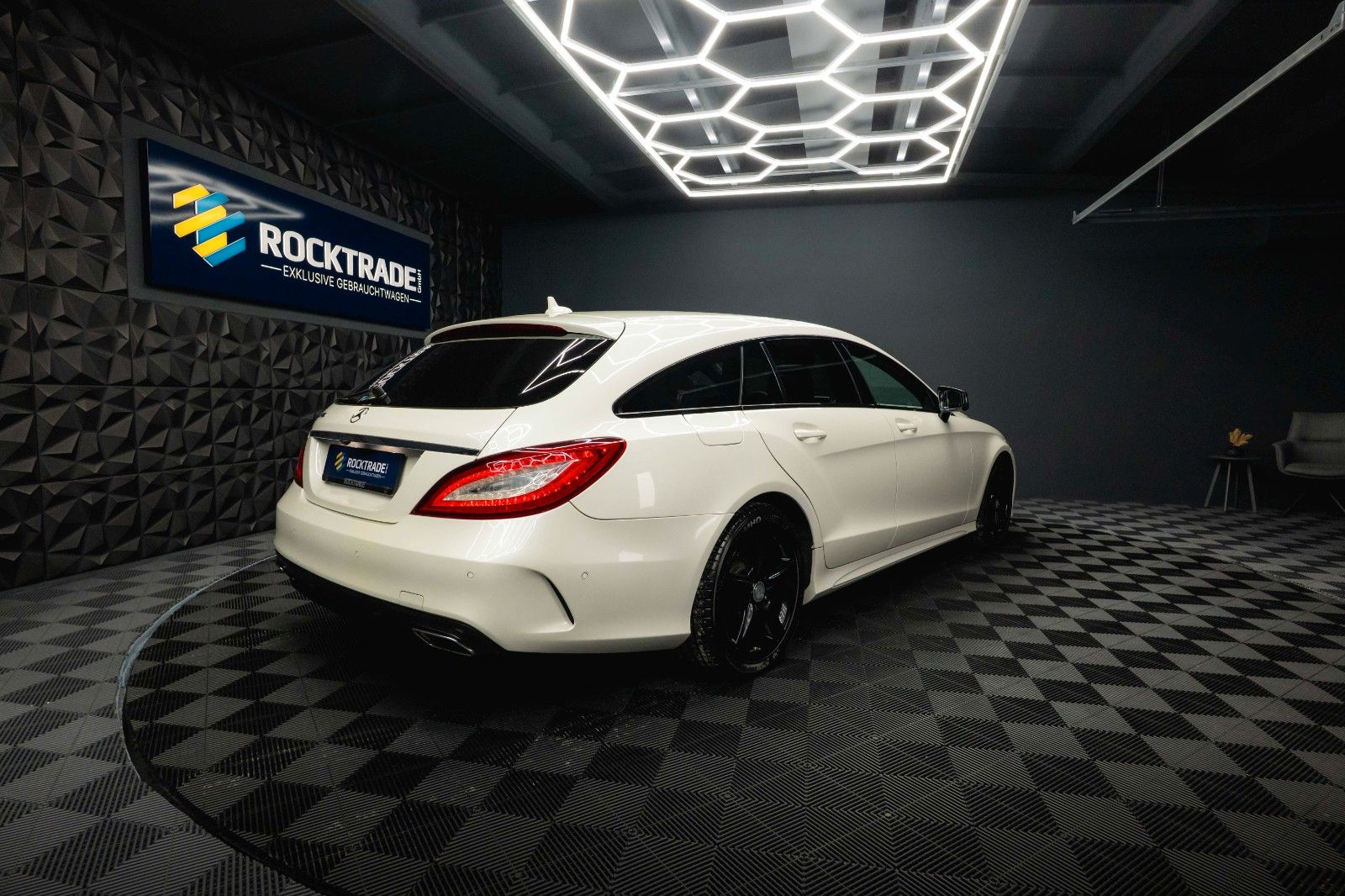Fahrzeugabbildung Mercedes-Benz CLS 400 Shooting Brake AMG Night-Paket Designo