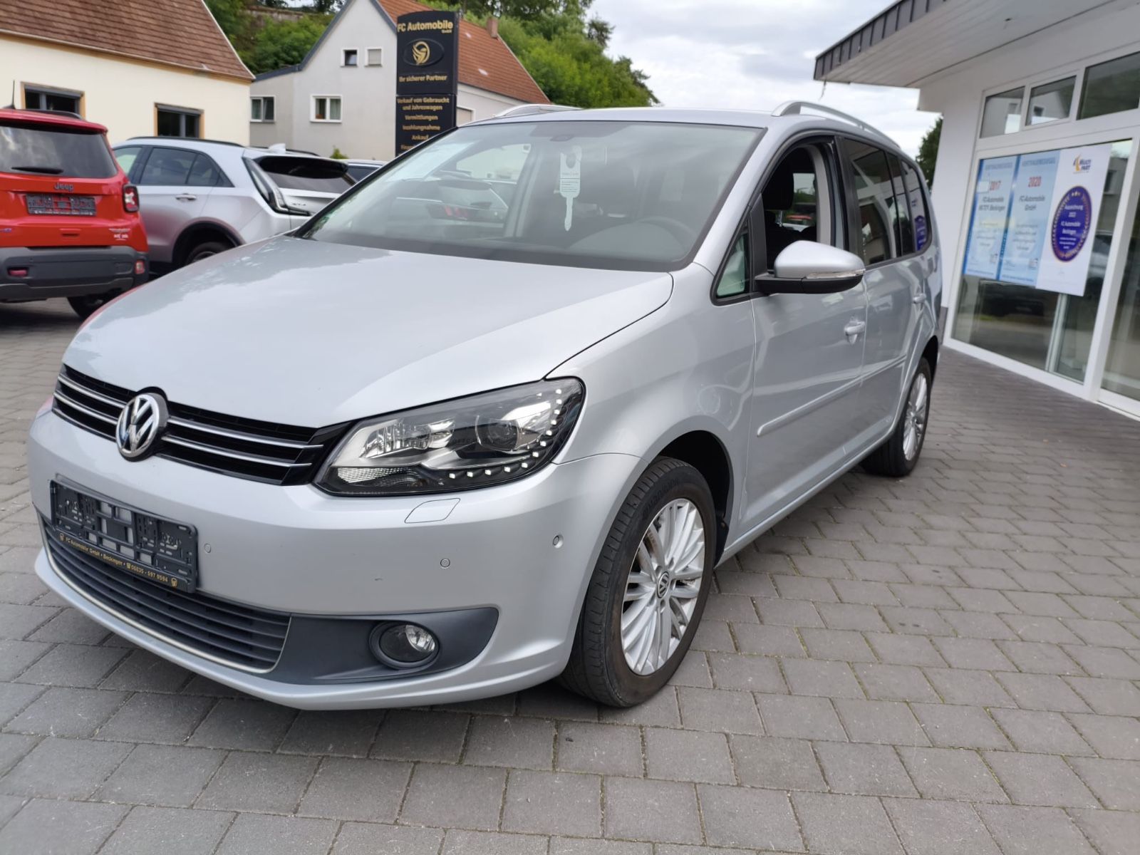 Volkswagen Touran - 1