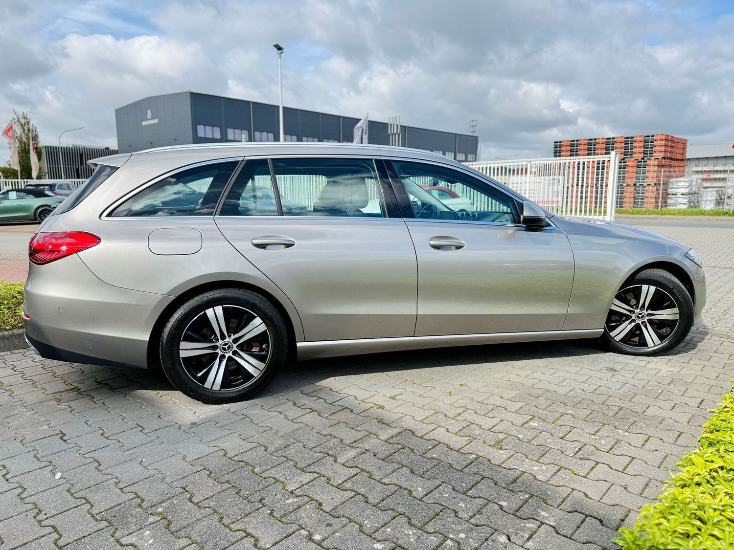 Fahrzeugabbildung Mercedes-Benz C 220 T d AVANTGARDE, Autom., LED, Distronic, SH