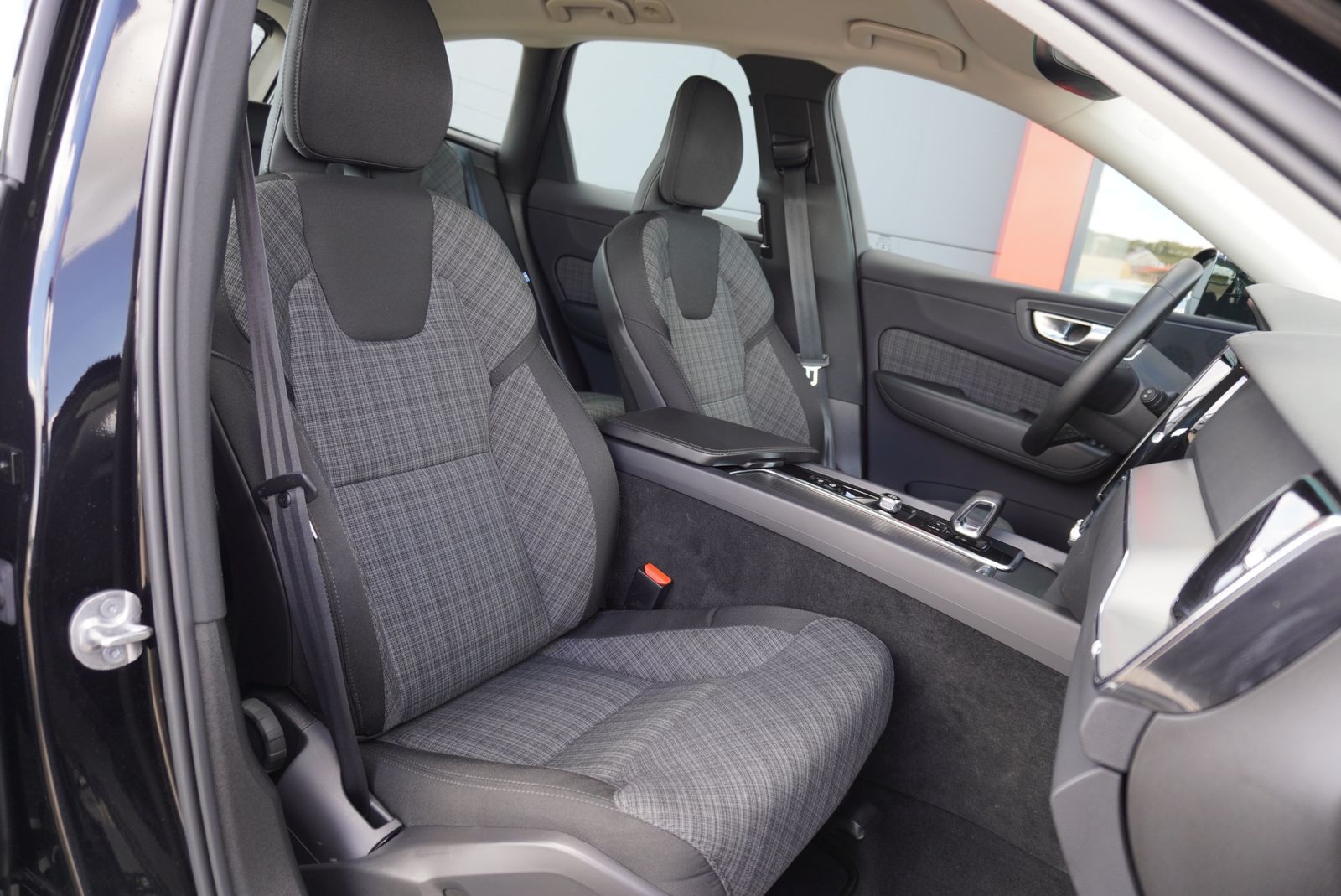 Volvo XC60 Core 2WD/Kamera/Navigation/LED/Virtual/DAB/ foto 10