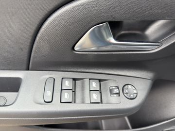 Fotografie des Opel Corsa F Kamera LED Sitzheizung Allwetterreifen