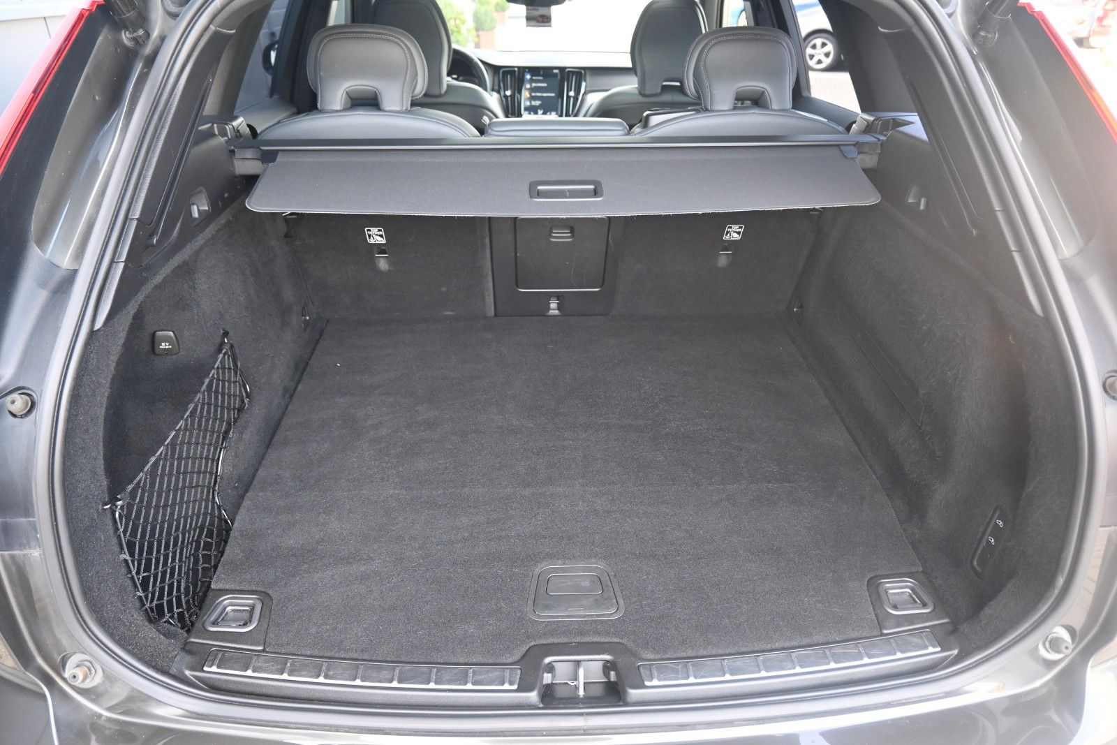 Fahrzeugabbildung Volvo XC60 T8 Twin Engine AWD R-Design*360°*LUFT*ACC