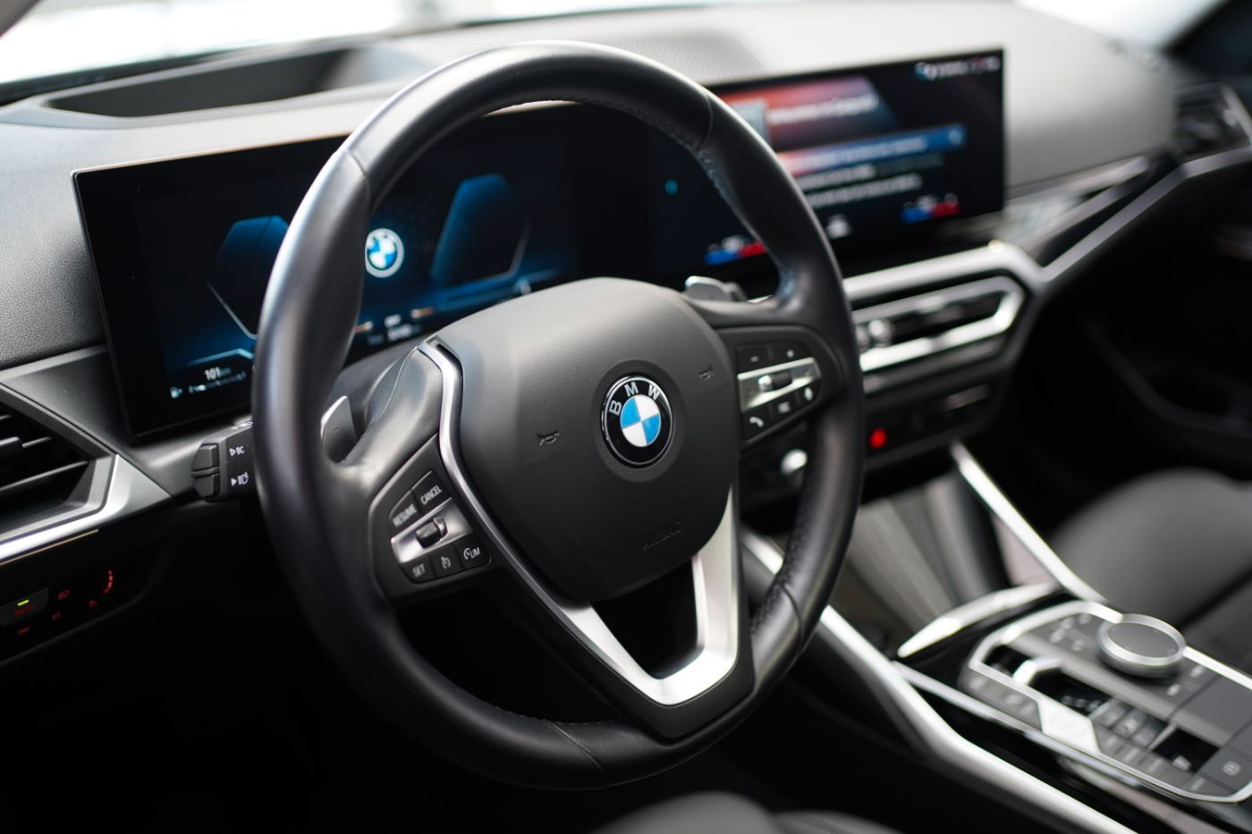 Fahrzeugabbildung BMW 320iA+Komfortzug. +DrivingAssist+PanoramaGlasdac