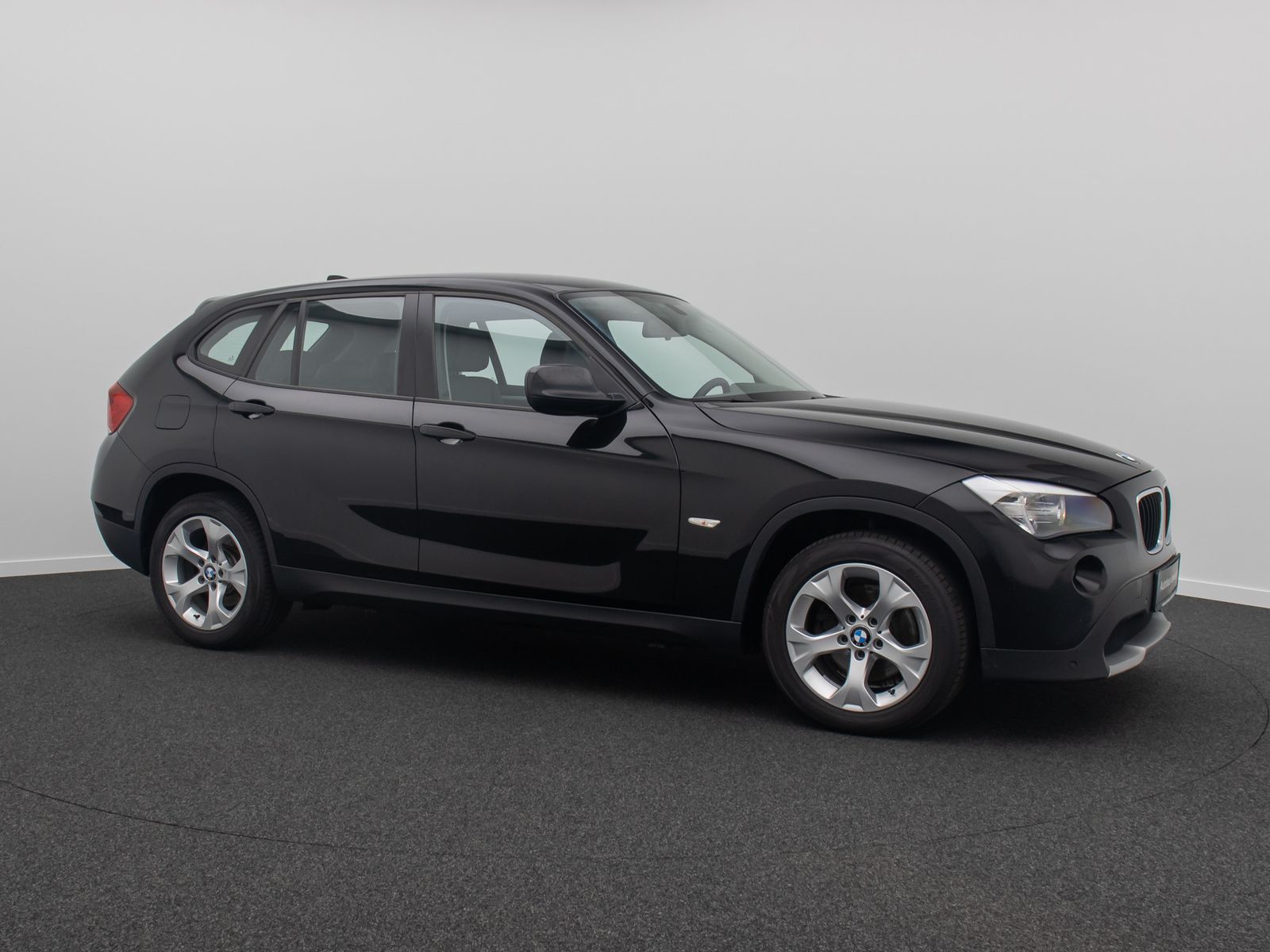 Fahrzeugabbildung BMW X1 sD18d PDC HiFi Leder KlimaAut Multilenkrad LM