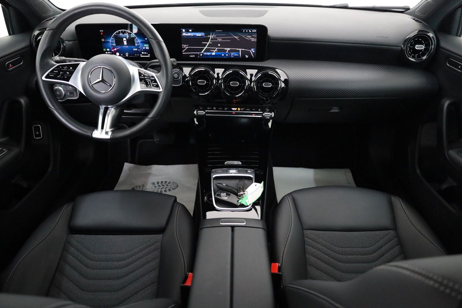 Fahrzeugabbildung Mercedes-Benz A 250e T.Leder,Navi,LED,SH,PDC,Kamera,Park Paket