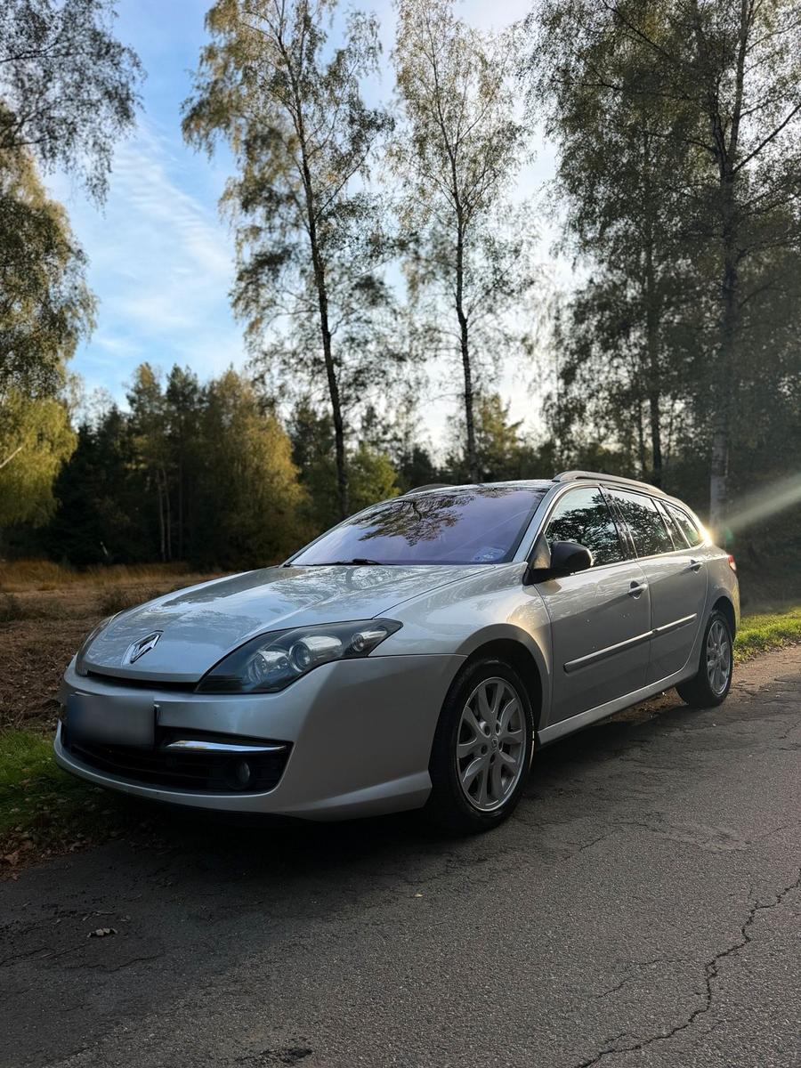 Renault Laguna 2010 — photo 9