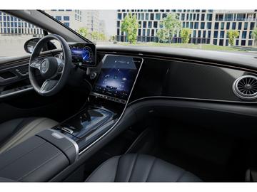 صورة 8 لـ 2022 Mercedes-BENZ EQE