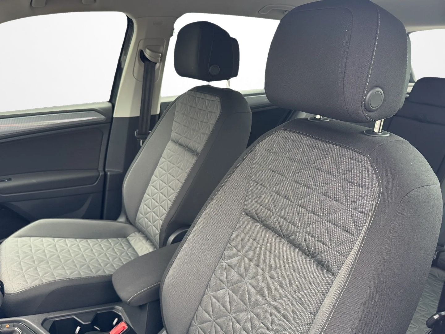 Tiguan 1.5 TSI LIFE *NAVI*LED*ACC*