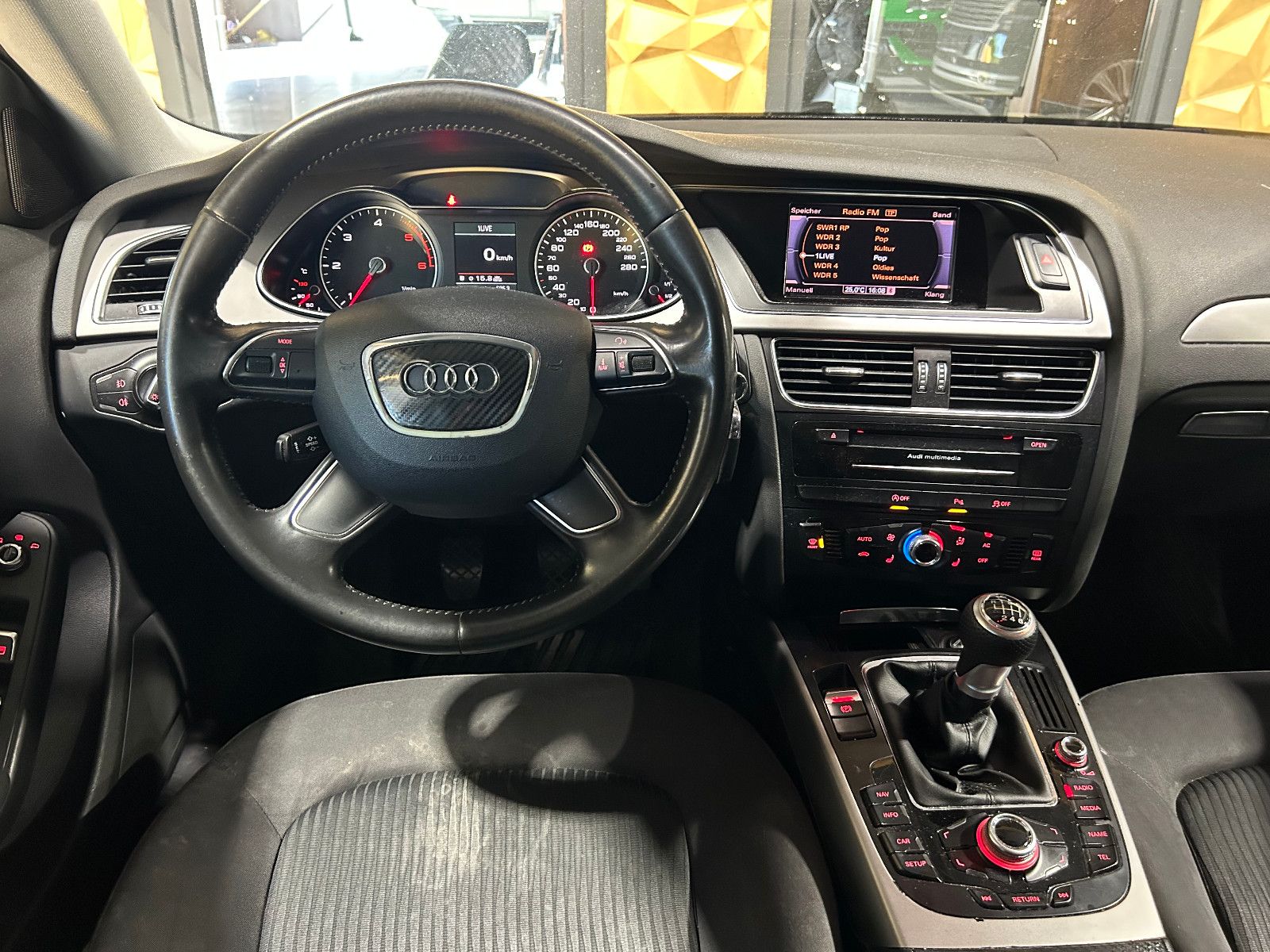 Fahrzeugabbildung Audi A4 Avant Attraction/SHZ/TEMPOMAT/PDC/KLIMA