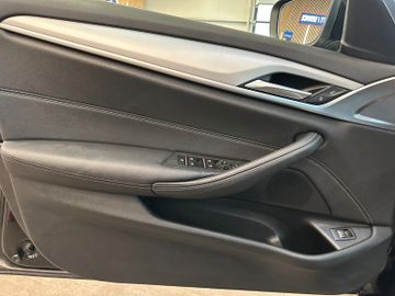 BMW 520 i Touring*1. Hand*Klima*SHZ*Kamera*Navi*AHK*