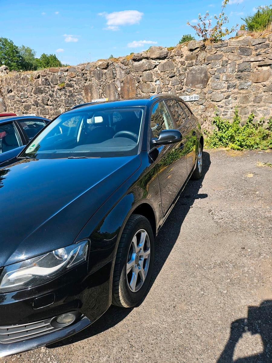 Audi A4 2010 — салон