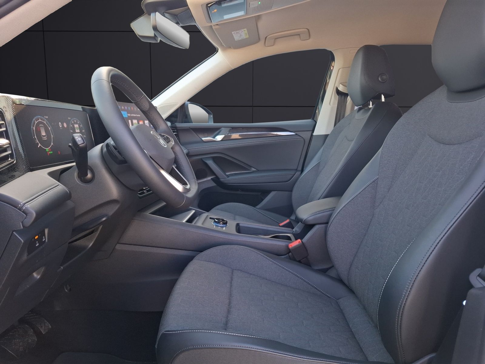 Fahrzeugabbildung Volkswagen Tiguan eTSI Life DSG Standhzg. LED AHK Navi AID