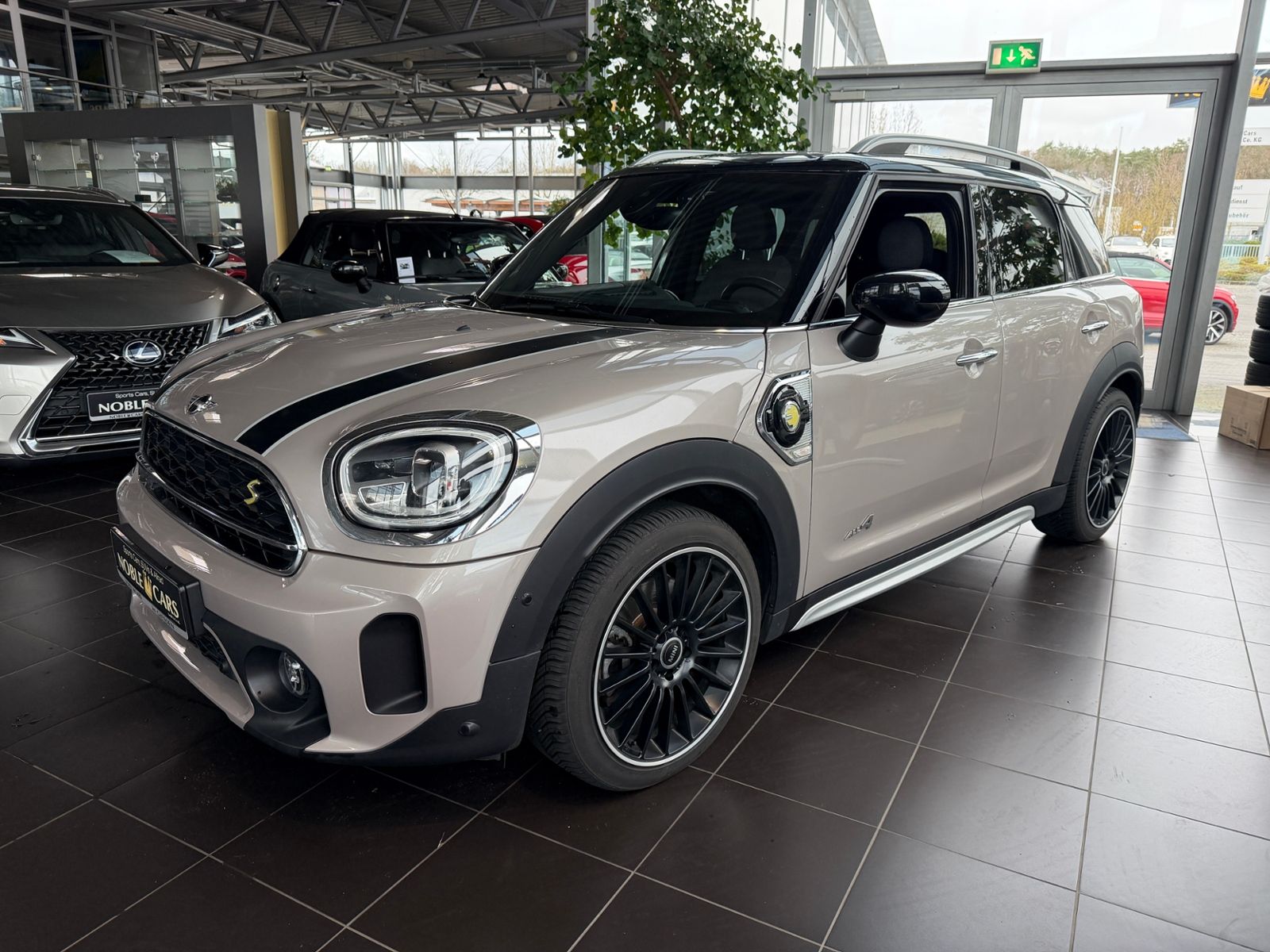 Fahrzeugabbildung MINI Countryman Cooper SE PHEV Classic Trim All4 PANO