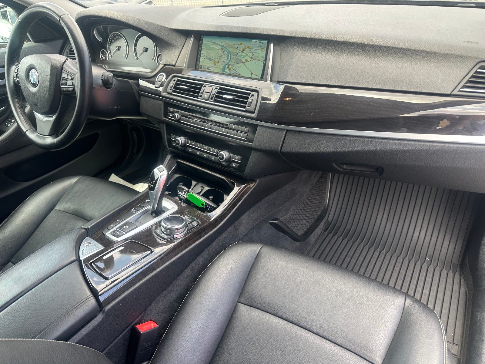 Fahrzeugabbildung BMW 535 d LUXURY*HEAD-UP+LEDER*