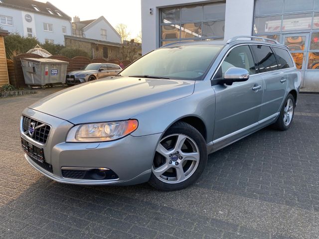 Volvo V70 Kombi Summum AWD- LEDER+NAVI+LPG