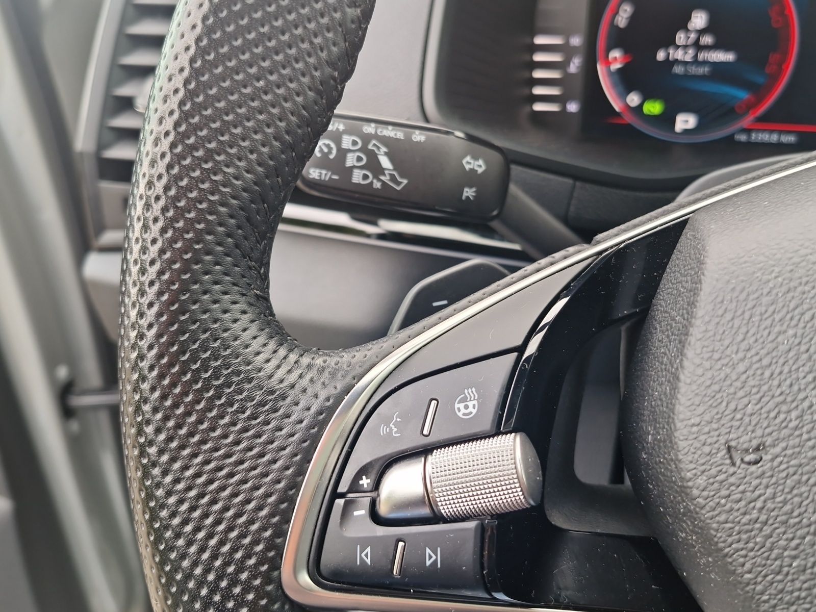Fahrzeugabbildung SKODA Karoq Sportline 4x4 MATRIX AHZ VC