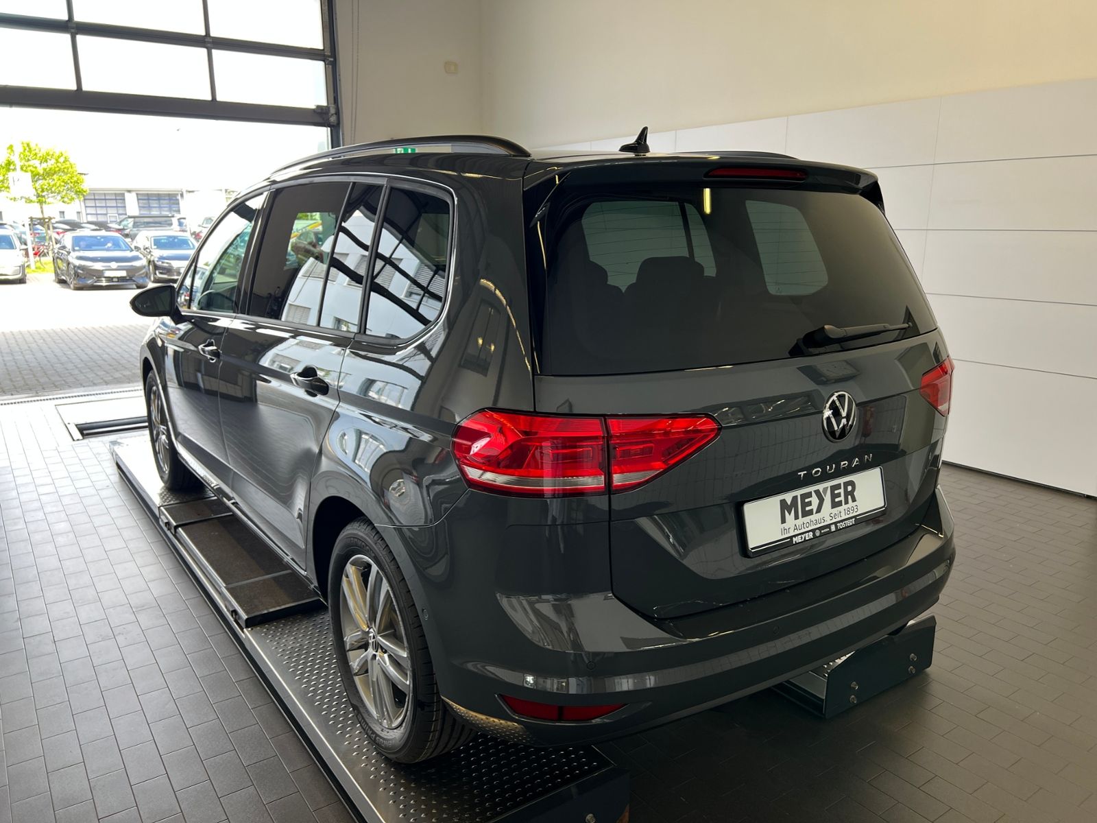 Fahrzeugabbildung Volkswagen Touran Comfortline 1.5 TSI DSG *LED, AHK, 7-Sitz