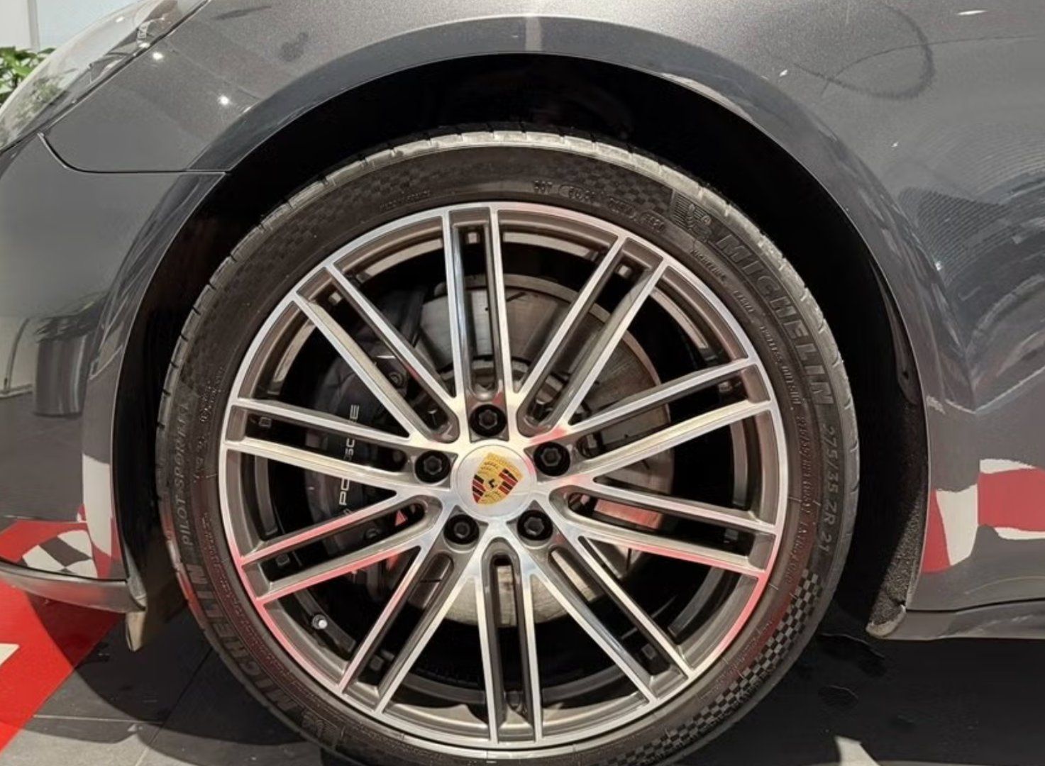 Porsche Panamera 4 E-Hybrid foto 4