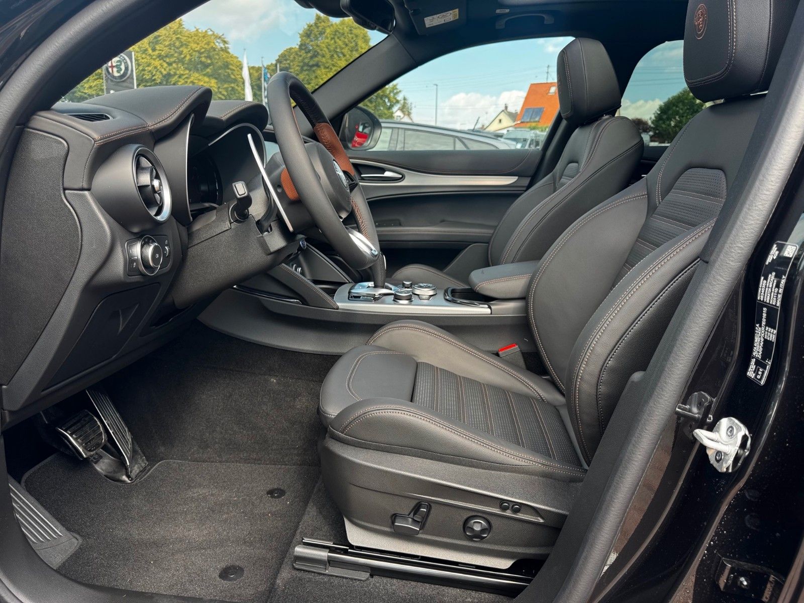 Fahrzeugabbildung Alfa Romeo Stelvio 2.2 Diesel Intensa Glasdach Memory Navi