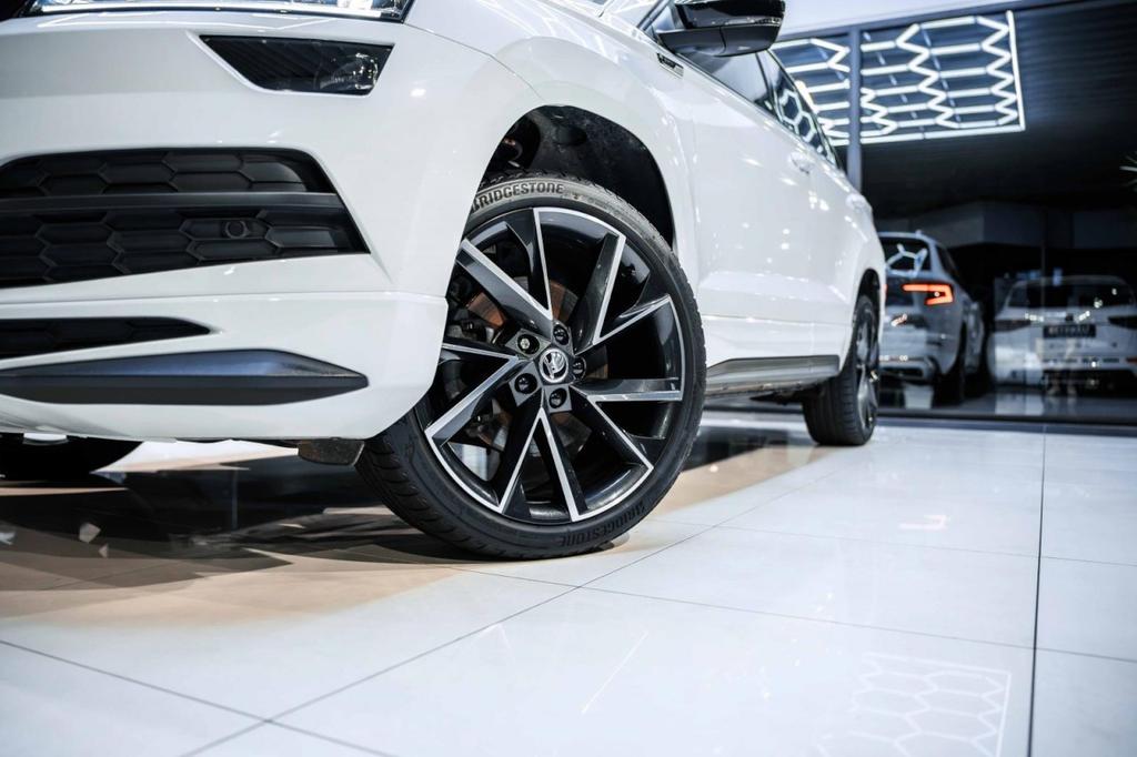 Skoda Karoq 2022 г. Белый, пробег 54615 км