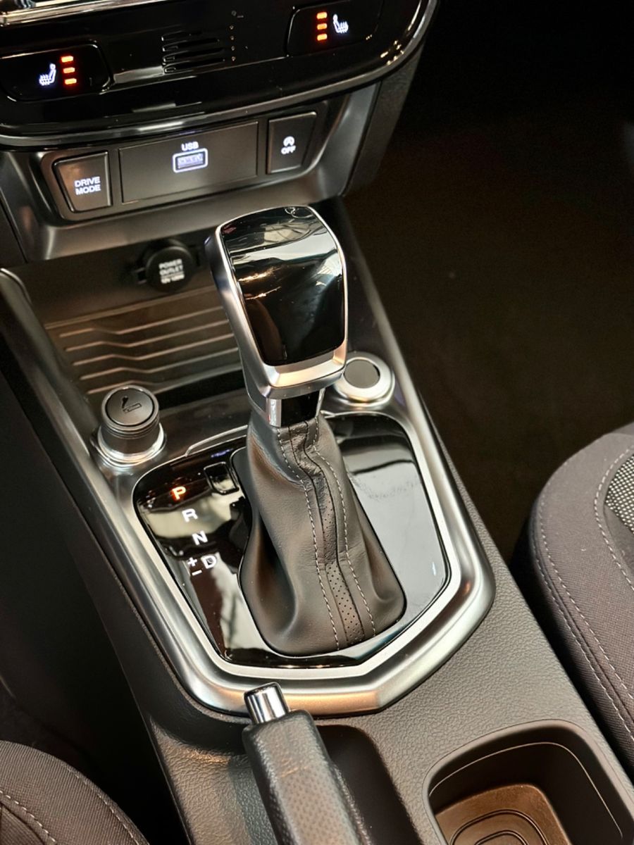 Fahrzeugabbildung Ssangyong Tivoli Quartz 1,5P 2WD AUT*Navi*LED*Klima*Sommer