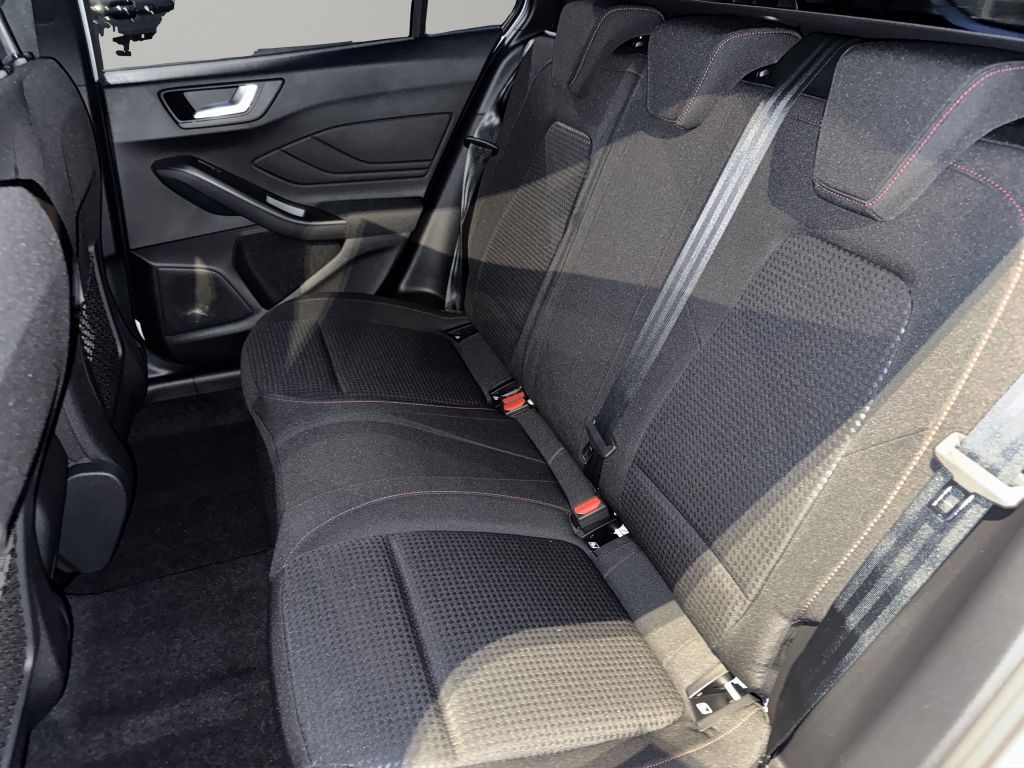 Fahrzeugabbildung Ford Focus Turnier ST-Line
