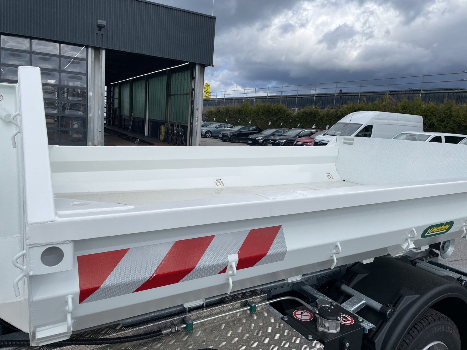 Fahrzeugabbildung FUSO 7C18 AMT 4x2 3400 Unsinn City Hakenlift Klima