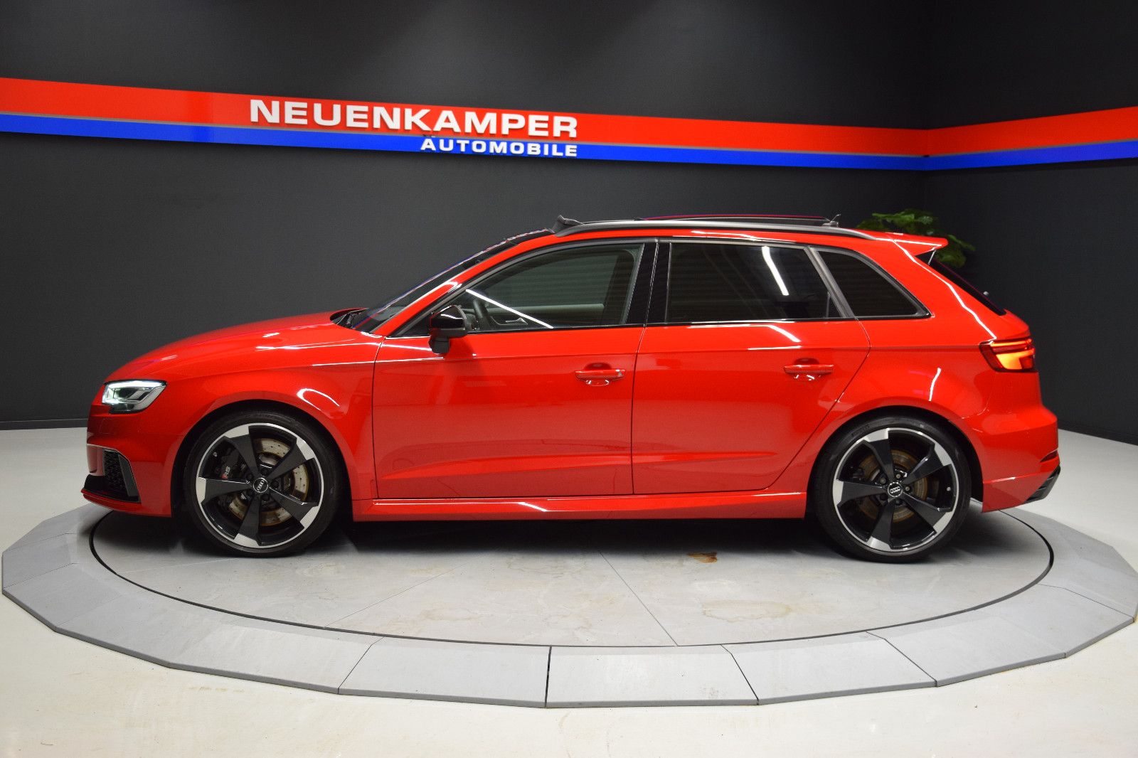 Fahrzeugabbildung Audi RS3 Sportback 2.5 TFSI quattro Pano Schale B&O