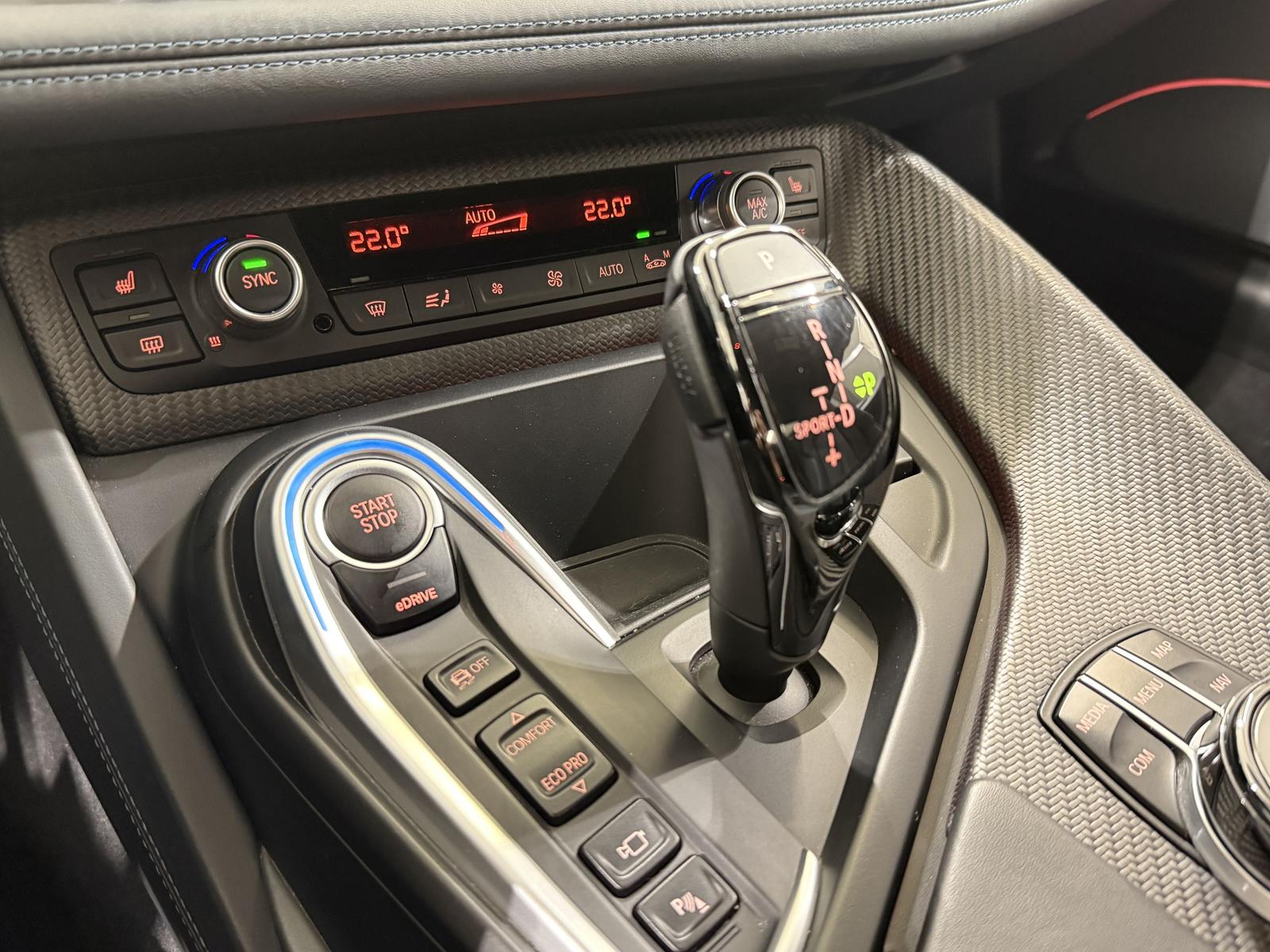BMW i8 Roadster HUD HK Laser DA WLAN