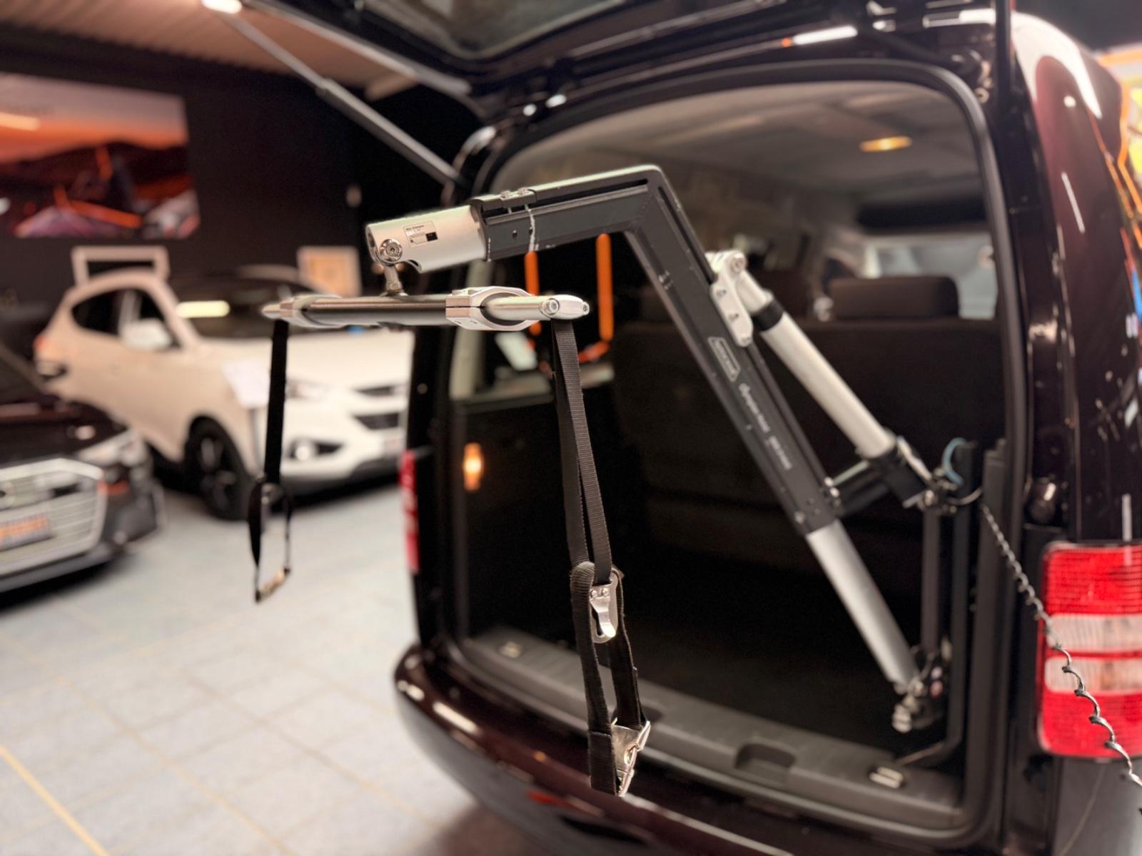 Volkswagen Caddy Maxi Kombi / Navi /7-Sitzer/Rollstuhl-Kran