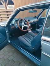 Mercedes-Benz  W123 CE 230 - Mercedes-Benz E 230 mit Benzin-Antrieb