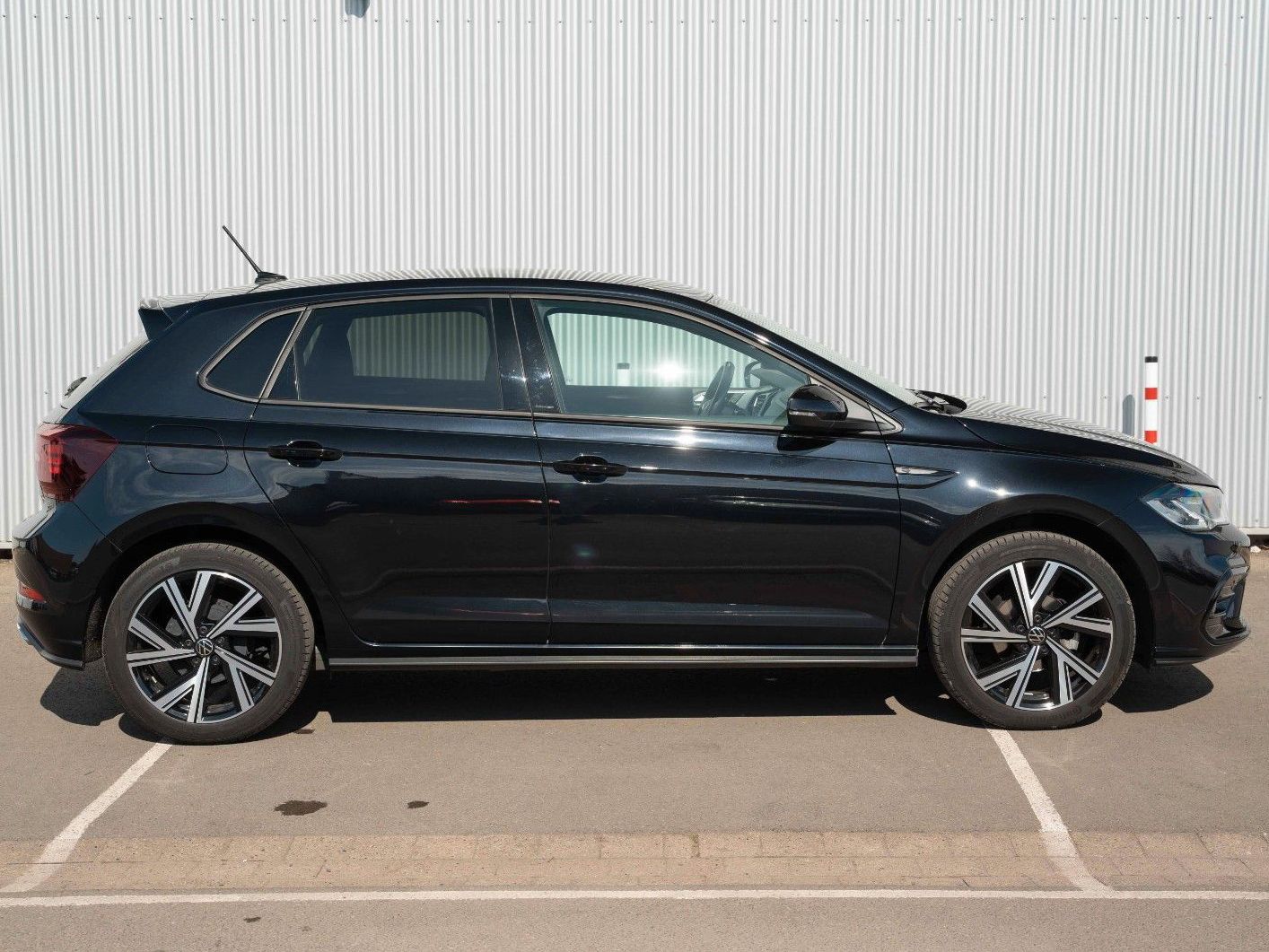 Fahrzeugabbildung Volkswagen POLO VI R-LINE 1.0 TSI MATRIX VIRTC LANE PDC DAB