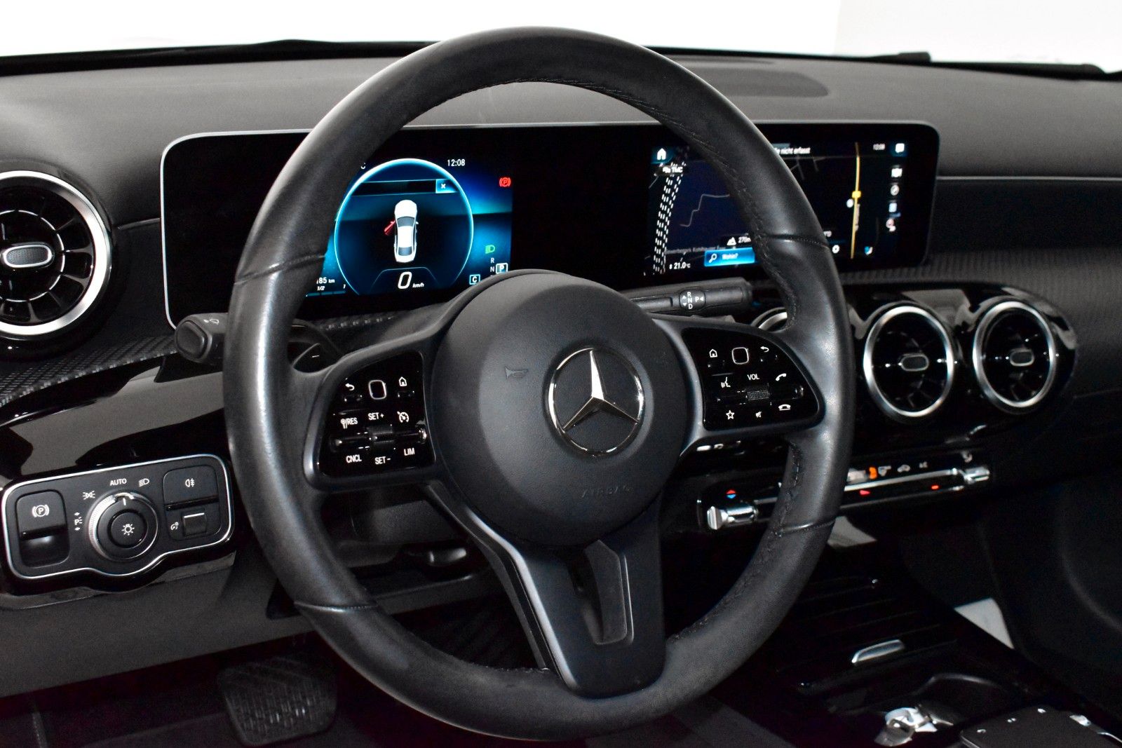Fahrzeugabbildung Mercedes-Benz CLA 180d T.Leder,Navi,LED,Kamera,SH,Park-Paket