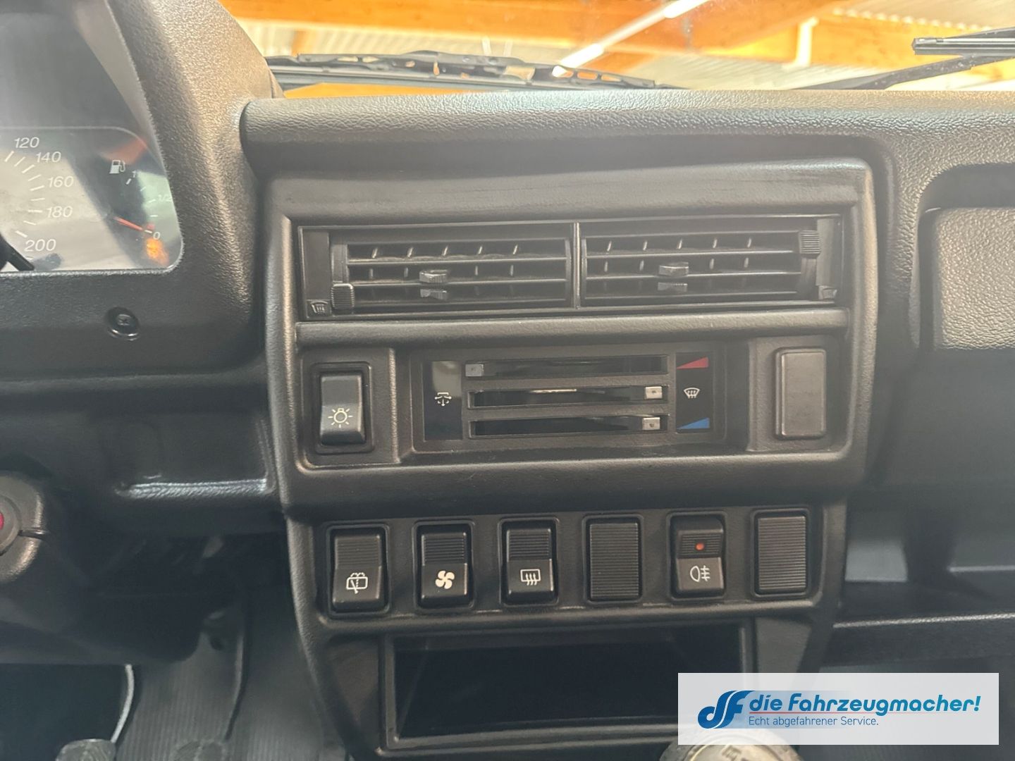 Fahrzeugabbildung Lada Taiga 4x4 GA Privacyverglasung teilb.Rücksb eFH