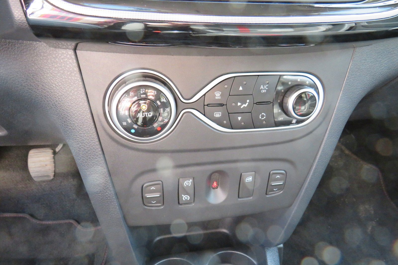Fahrzeugabbildung Dacia Sandero Stepway NAVI SITZH. GRA PDC +KAMERA 1.HD