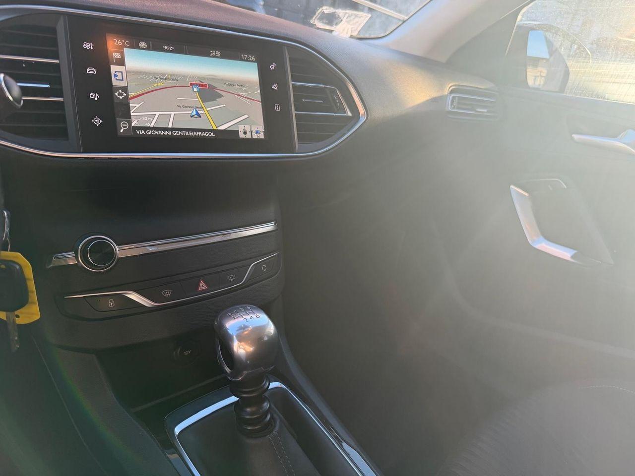 Peugeot 308 2015 — photo 13