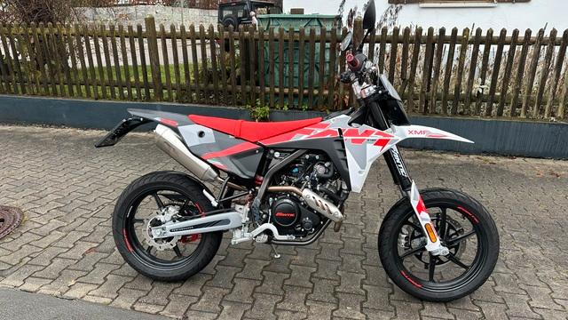 Fantic XMF 125 MOTARD PERFORMANCE E5+ SUPERMOTO!