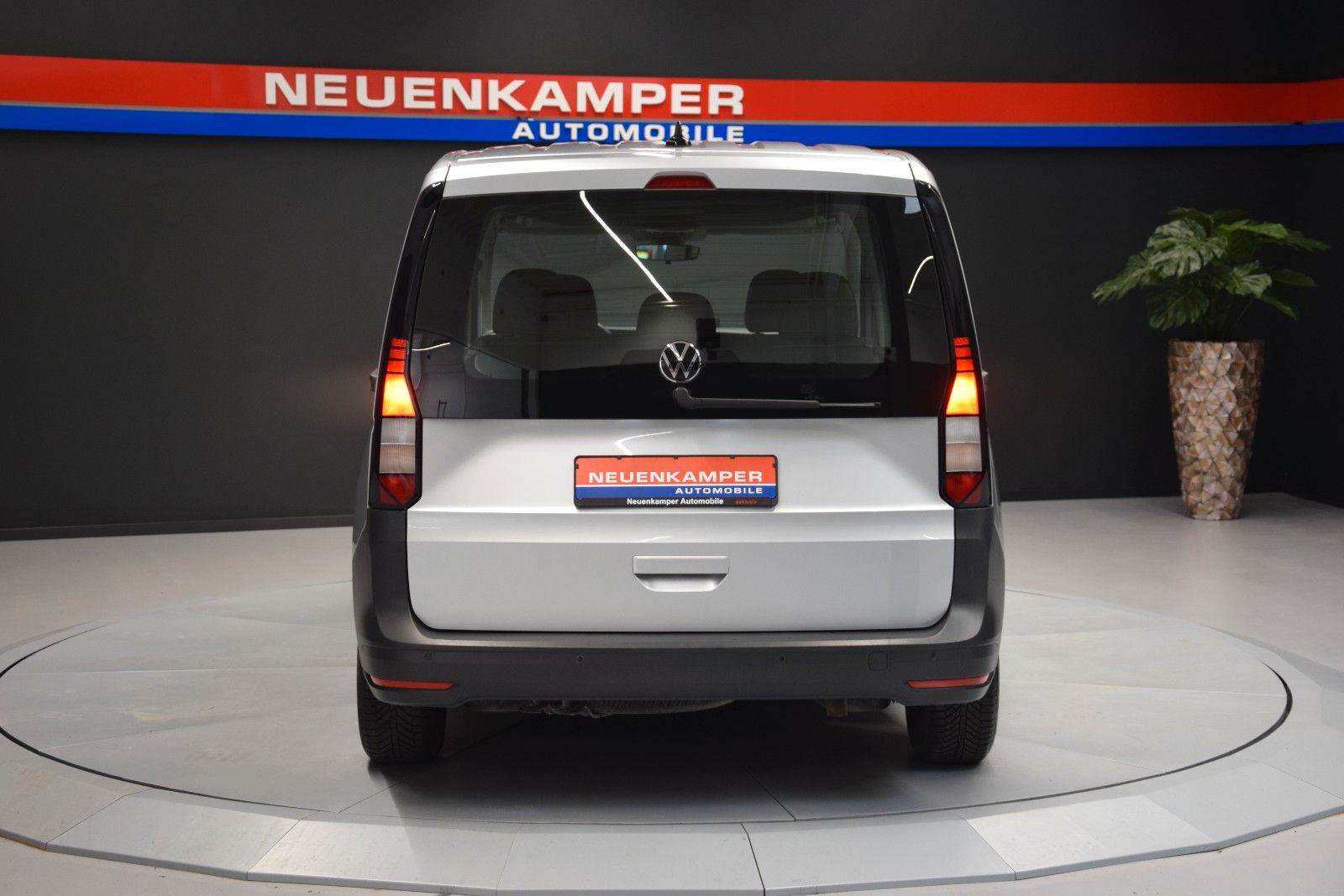 Fahrzeugabbildung Volkswagen Caddy Basis Tempomat 5. Sitzer DAB Leder PDC