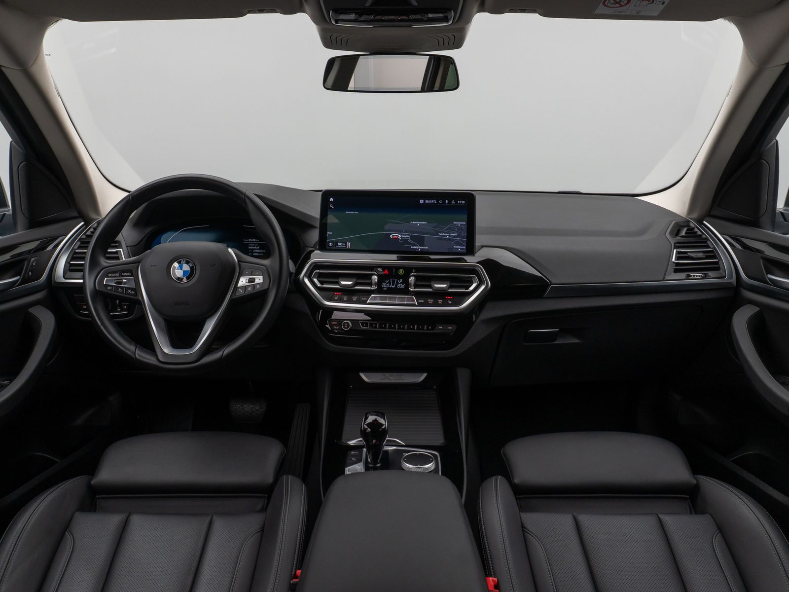 Fahrzeugabbildung BMW X3 xD30i Kamera DAB HiFi WLAN Leder Sport 19Zoll