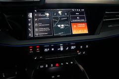 AUDI A3 Sportback 35 TFSI | 2x S line | Pano | Carbon AUDI A3 Sportback 35 TFSI | 2x S line | Pano | Carbon