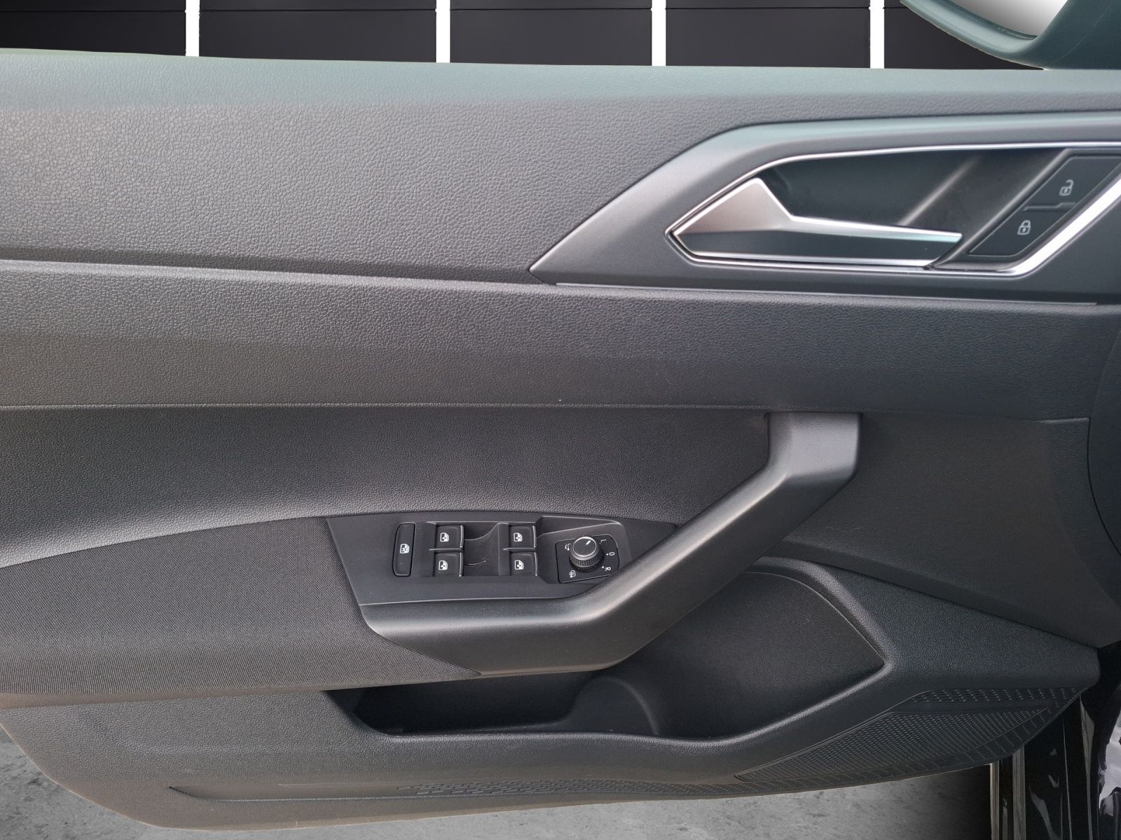 Fahrzeugabbildung Volkswagen Taigo R-Line DSG MatrixLED AHK Navi AID ACC RFK