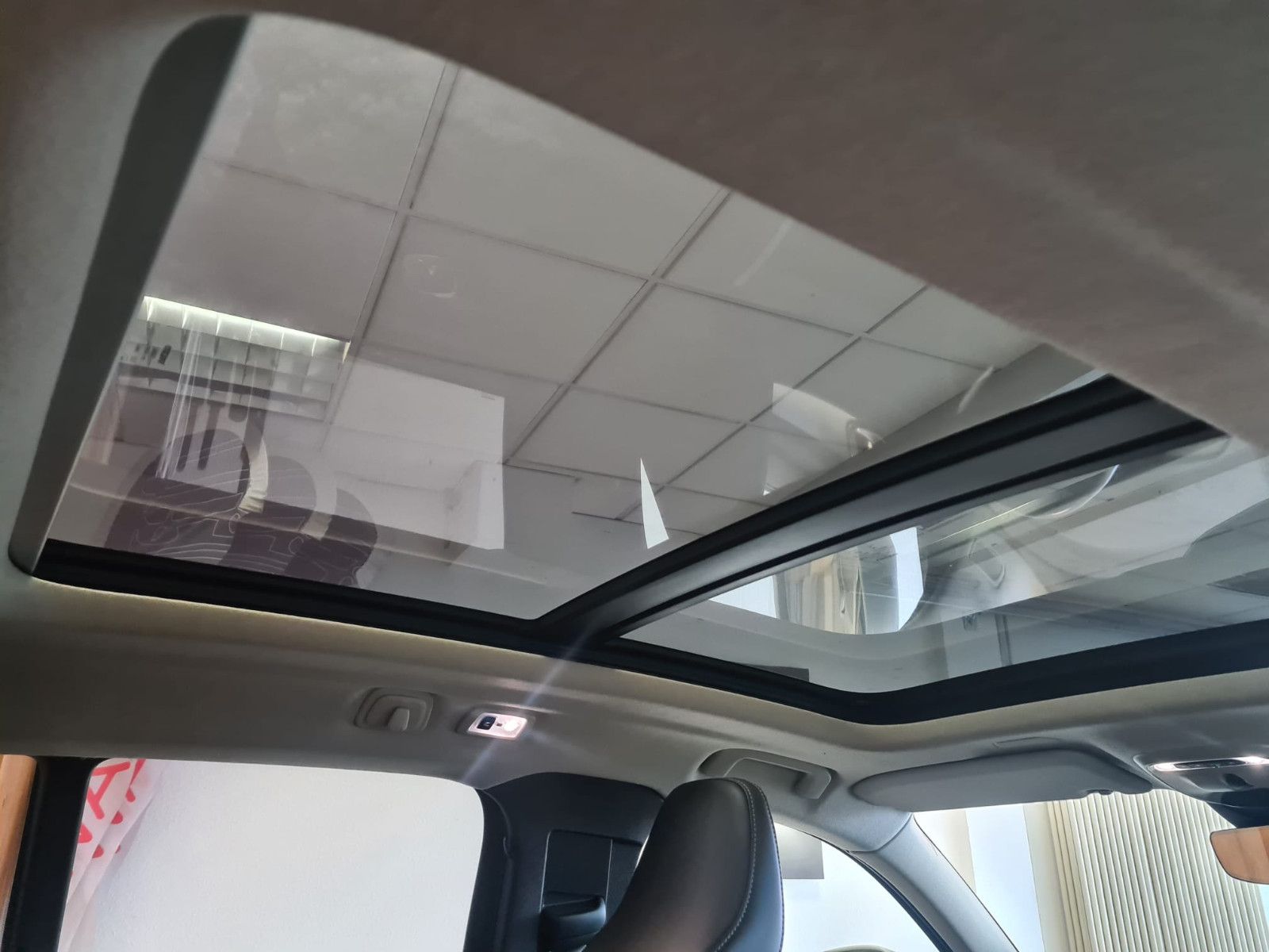 Fahrzeugabbildung Volvo XC40 Momentum AWD/LED/KLIMA/GARANTIE