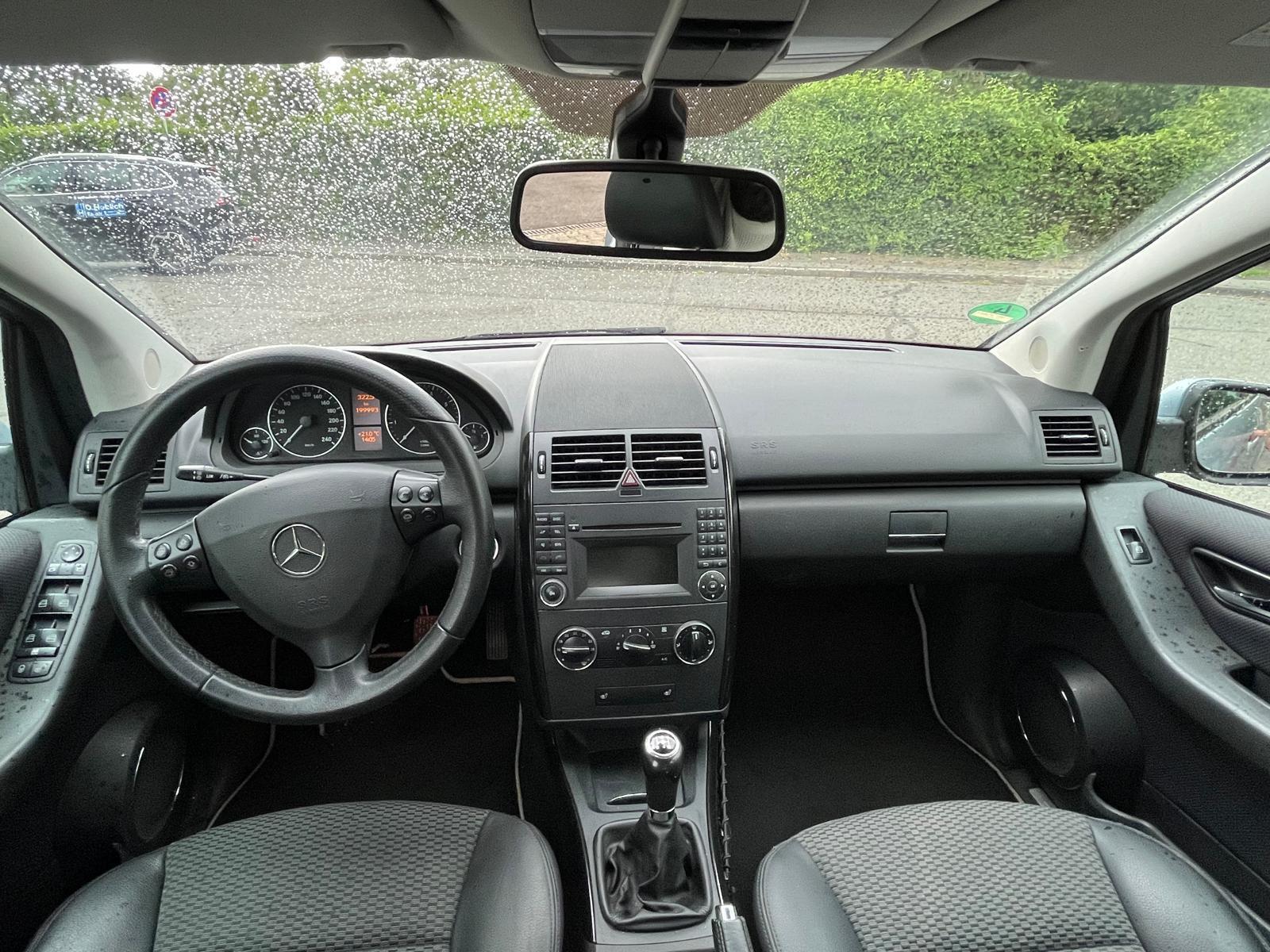 Mercedes-Benz A200 2010 — photo 14