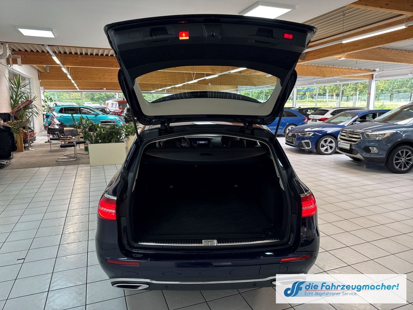 Fahrzeugabbildung Mercedes-Benz E 400 4Matic EU6d-T Luftfederung AD Niveau Navi