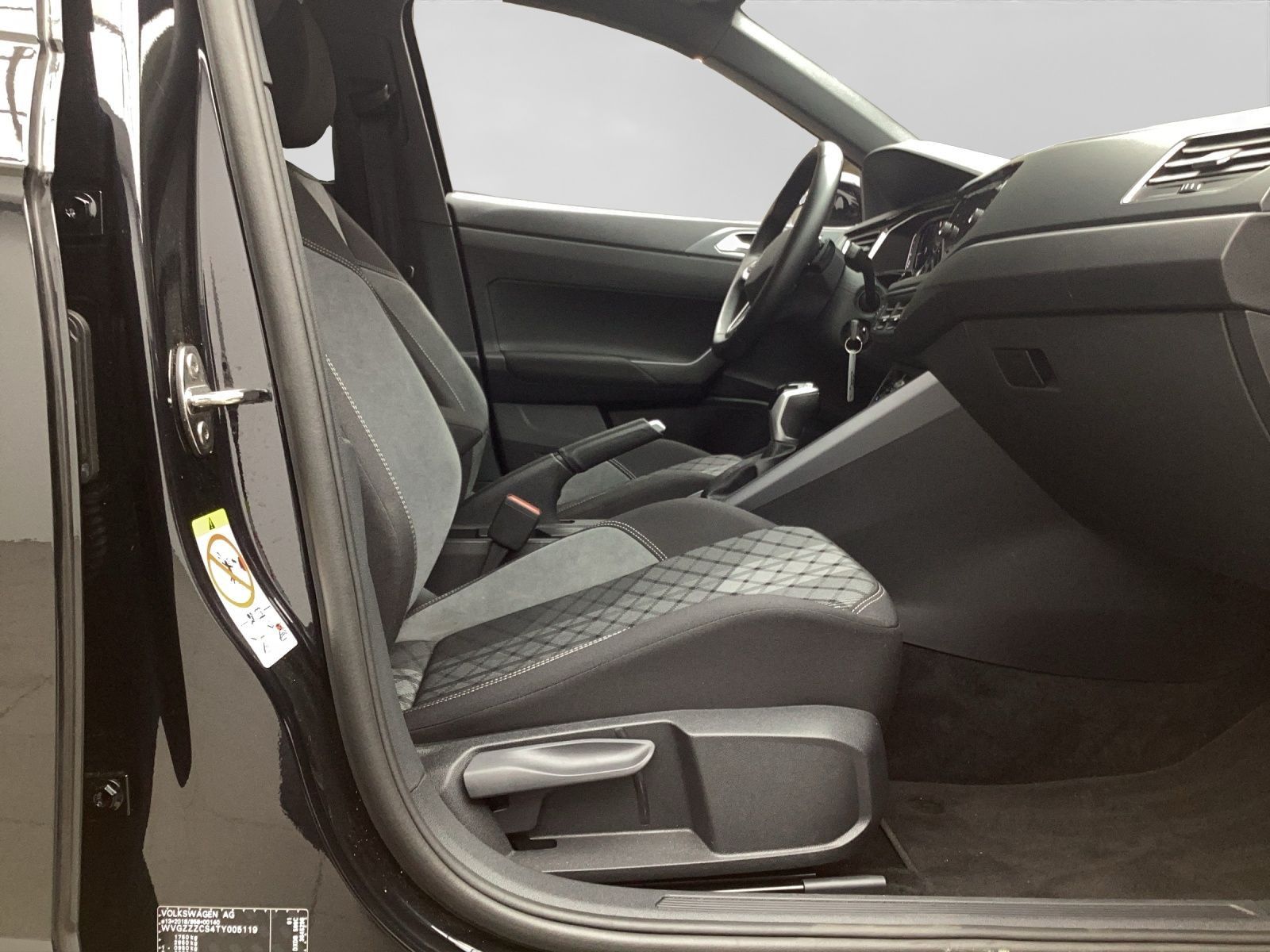 Volkswagen Taigo 1.5 TSI DSG R-LINE MATRIX NAVI KAMERA AHK foto 4